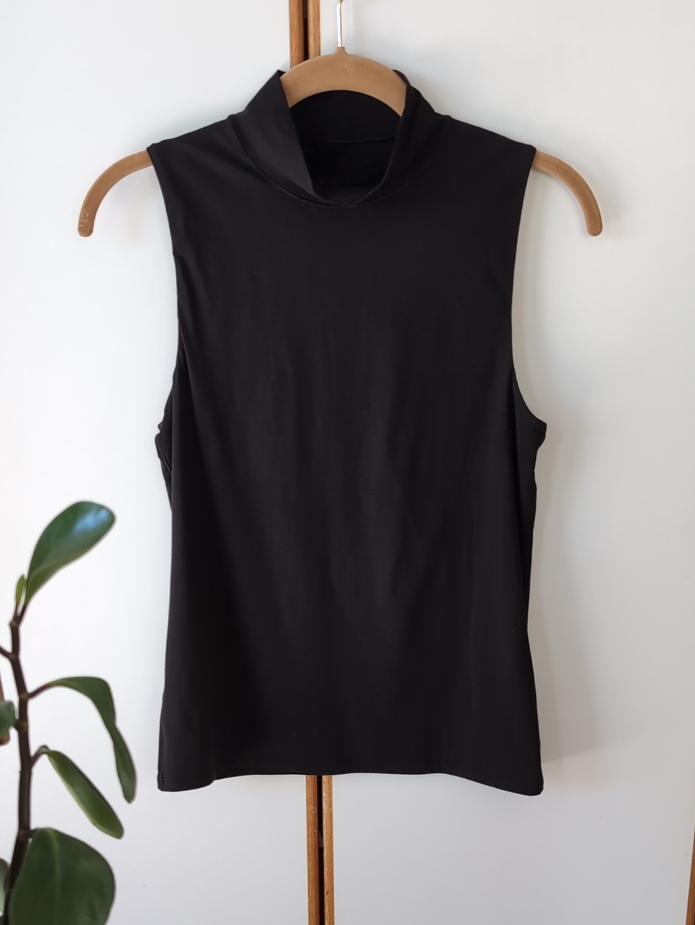 NWOT WHBM Forme Mock Neck Tank M Black
